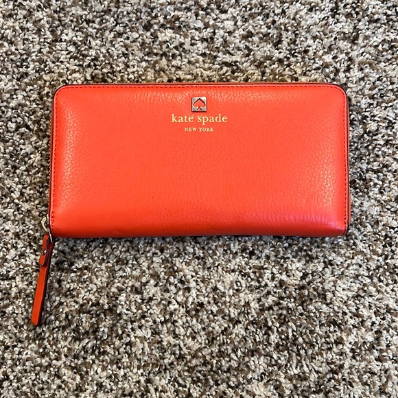 Rarely used Kate Spade Leather Wallet - Picture 1 of 8